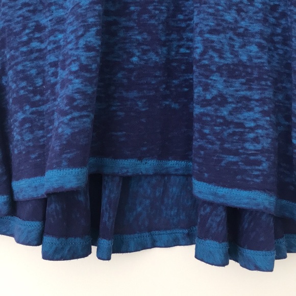 Colorfast flowy top - Picture 2 of 9